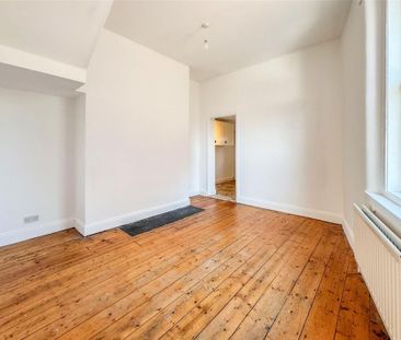 3 bedroom end of terrace house to rent - Photo 2