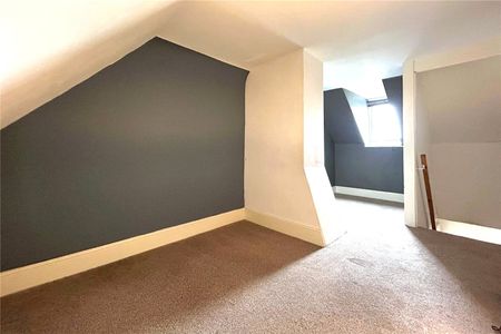 Newnham Road, Hook, Hampshire, RG27 - Photo 3