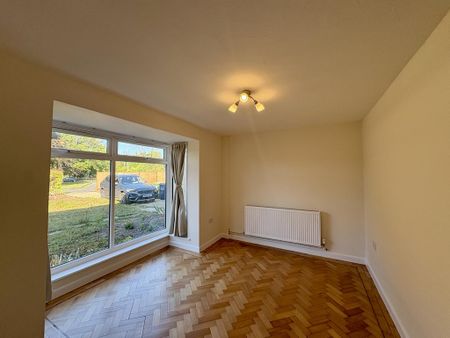4 bedroom detached house to rent - Photo 3
