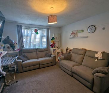 3 bedroom end of terrace house to rent - Photo 1