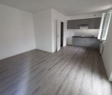 F2 PLACE DES BUGHES - Photo 3