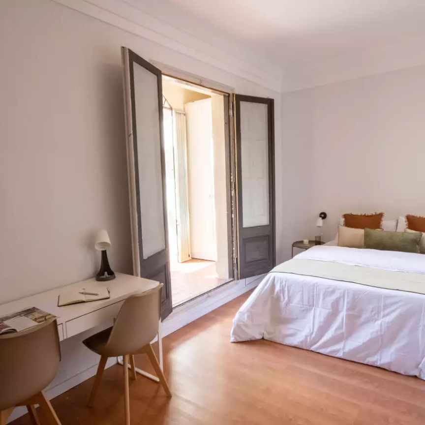 Room in a shared 6-bedroom apartment for rent in El Putget i Farró, professionals and students - Photo 1