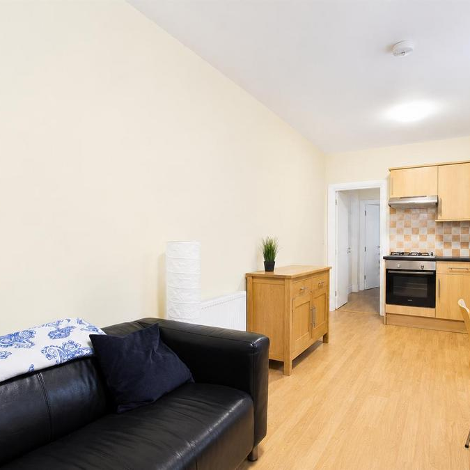 1 bedroom private hall to rent - Photo 1