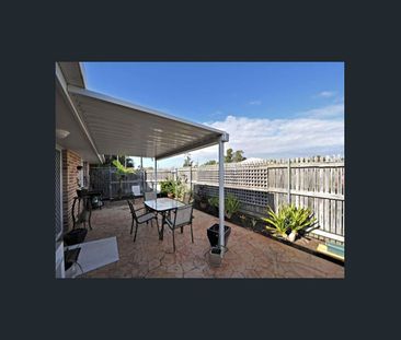 Private & Spacious 2 Bedroom Townhouse! - Photo 3