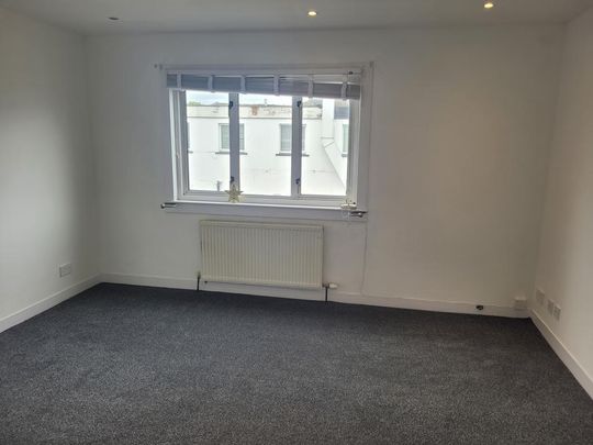 3 bedroom flat to rent - Photo 1