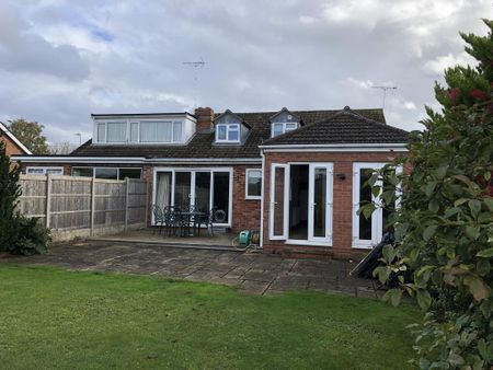 3 bedroom semi-detached house to rent - Photo 4