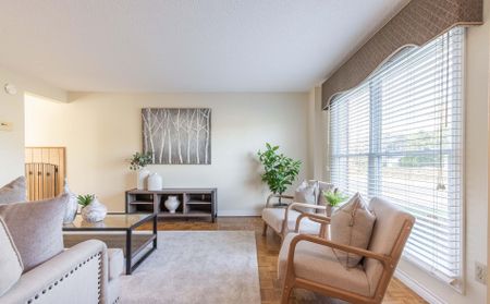 For Lease - 310 1/2 Linwell Road, St. Catharines, Ontario - Photo 2