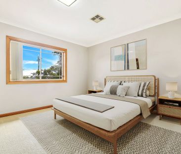 Sun-Filled, Two Level Four (4) Bedroom Family Home With A Large All... - Photo 6