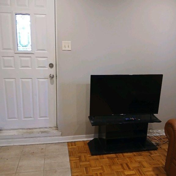 Beau 3 1/2 disponible maintenant! - Photo 1