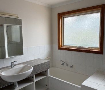 Two storey townhouse in top location - Photo 5