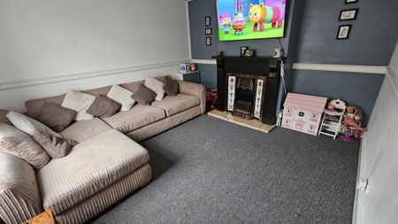 2 bedroom terraced house to rent - Photo 2