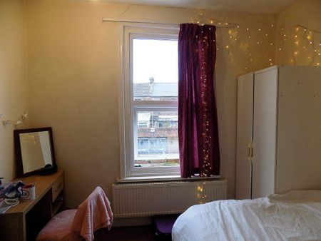 4 bedroom terraced house to rent - Photo 5