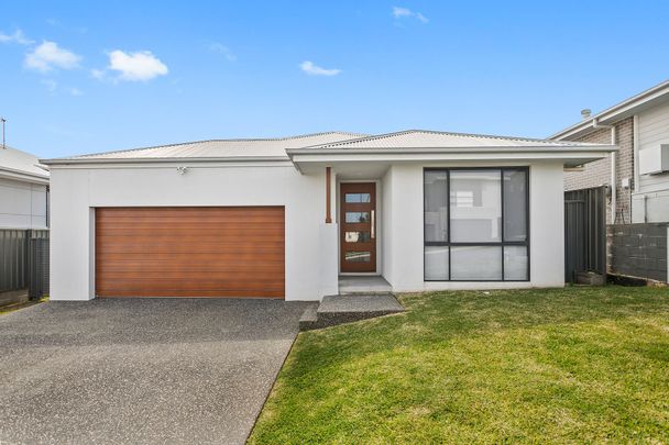 12 Solstice Drive, Dunmore. - Photo 1