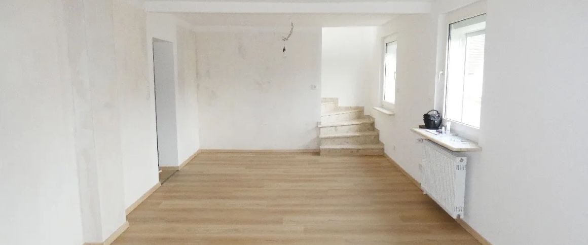 Modernisierte 3-Zimmer-Maisonette-Wohnung im gepflegten Zweifamilienhaus. - Foto 1
