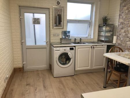 2 bedroom terraced house to rent - Photo 3