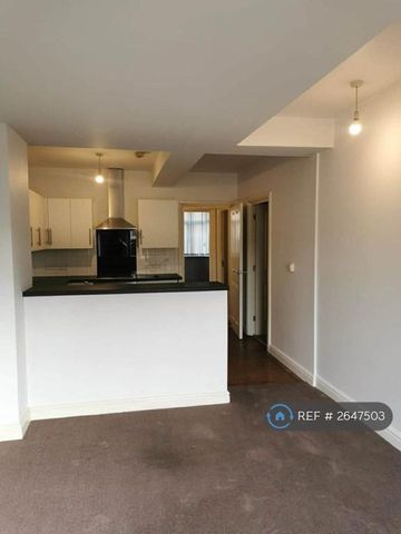 2 bedroom flat to rent - Photo 2
