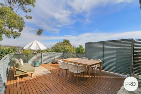 BEAUTIFUL HOME WITH STUNNING VIEWS! - Photo 2