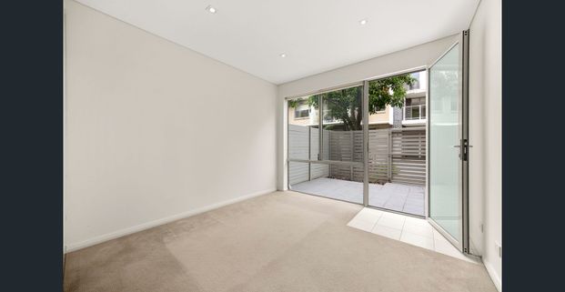 Modern Ground Floor Living with Courtyard - Photo 1