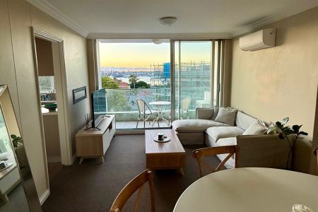 Exceptional easy care apartment with stunning views - 6 month lease only - Photo 3