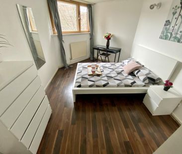 5 bedroom flat share to rent - Photo 2