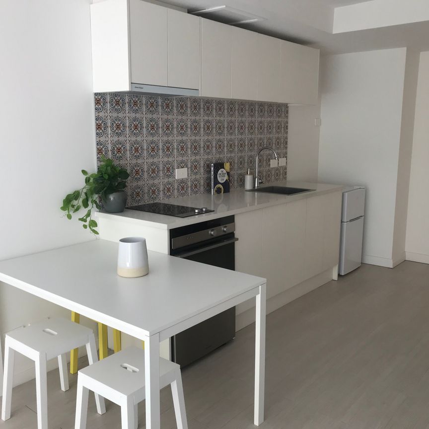 Modern Minimalist - Photo 1