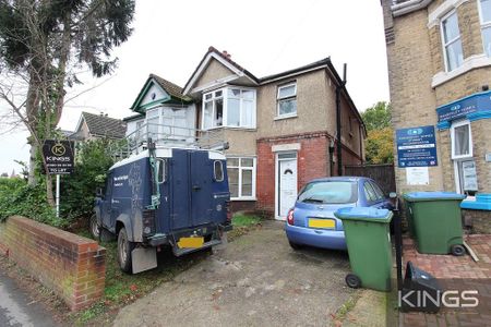 4 bedroom semi-detached house to rent - Photo 3