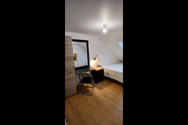 4 Bed Terraced House, Boundary Road, E13 - Photo 1