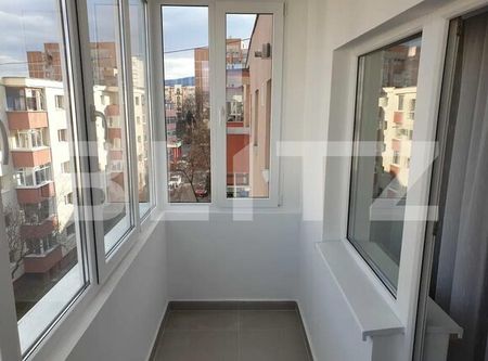 Apartament cu 2 camere, 46 mp, semidecomandat, modern, zona aleea Godeanu - Fotografie 2