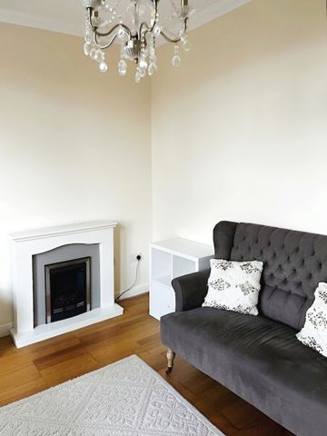 Beautiful furnished two bedroom flat to rent in the heart of Heaton Moor - Photo 3