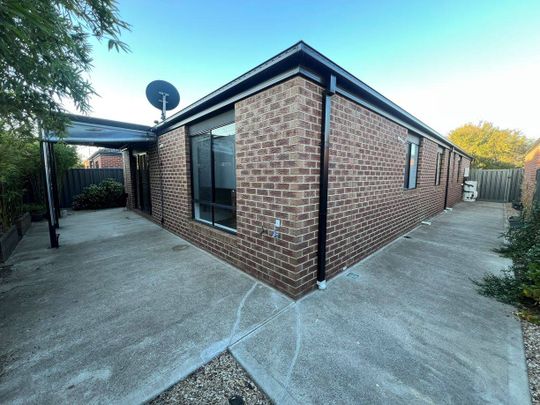 7 Firecrest Road, Manor Lakes, VIC 3024 - Photo 1