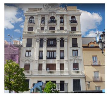 Large room in Plaza de Santa Ana - Photo 1