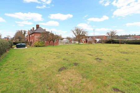 2 bedroom character property to rent - Photo 5