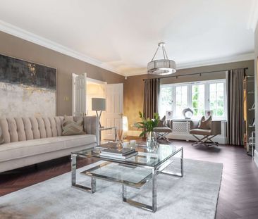 Stunning six bedroom gated home in Oxshott - Photo 1