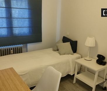 madrid, Community of Madrid 28016 - Photo 5