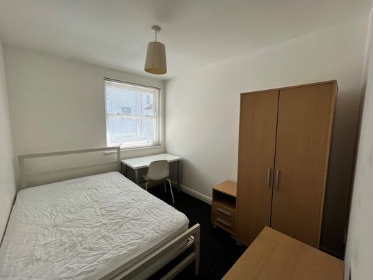 4 bedroom terraced house to rent - Photo 1