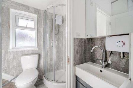 Goldbeaters Grove, Edgware, HA8 - Photo 4