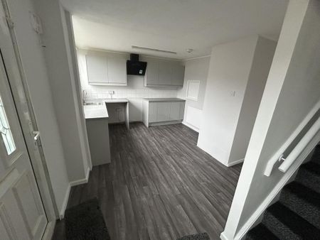 3 bedroom character property to rent - Photo 5