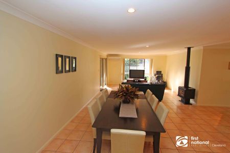 SPACIOUS FAMILY HOME IN VICTORIA POINT - Photo 2