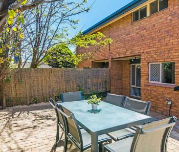 “Luxury Living in Marden!” - Photo 1