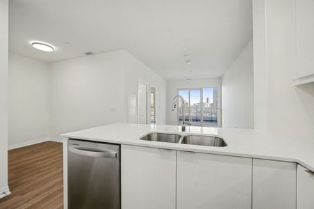 For Lease - 15 Watergarden Drive Unit# 402, Mississauga, Ontario - Photo 3