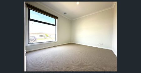 Spacious Family Home with Modern Comforts in Prime Wyndham Vale Location! - Photo 4