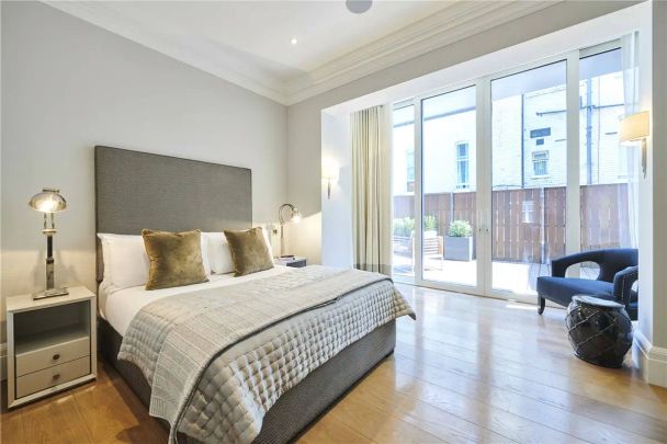 3 bedroom flat in Mayfair - Photo 1