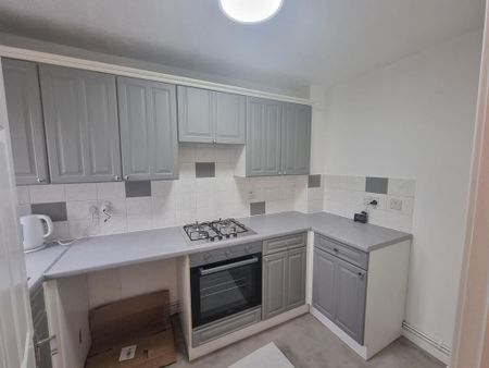 2 bedroom terraced house to rent - Photo 4