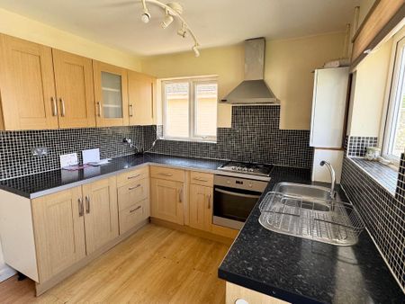 3 bedroom chalet to rent - Photo 4