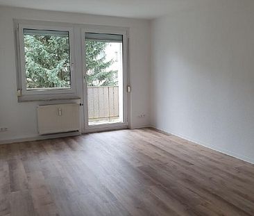 Kleine Dreiraumwohnung mit Balkon - Erstbezug nach Sanierung - Photo 2