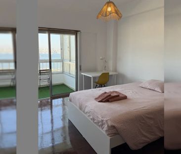 Room in a shared 4-bedroom apartment for rent in Almada, bills included only females - Foto 5