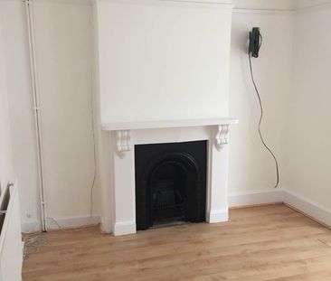 3 Bed Semi-Detached House, Waddon Road, CR0 - Photo 3