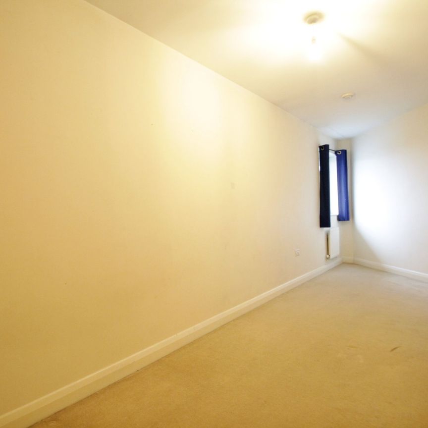 Admiralty Close, West Drayton, UB7 - Photo 1