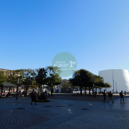 HALLES CENTRALES - PLEIN CENTRE VILLE - Photo 1