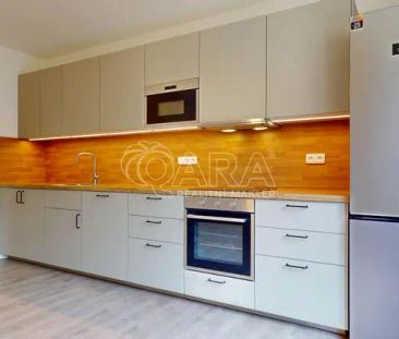 Pronájem moderního bytu 1+kk s předzahrádkou a parkovacím místem v ... - Photo 5